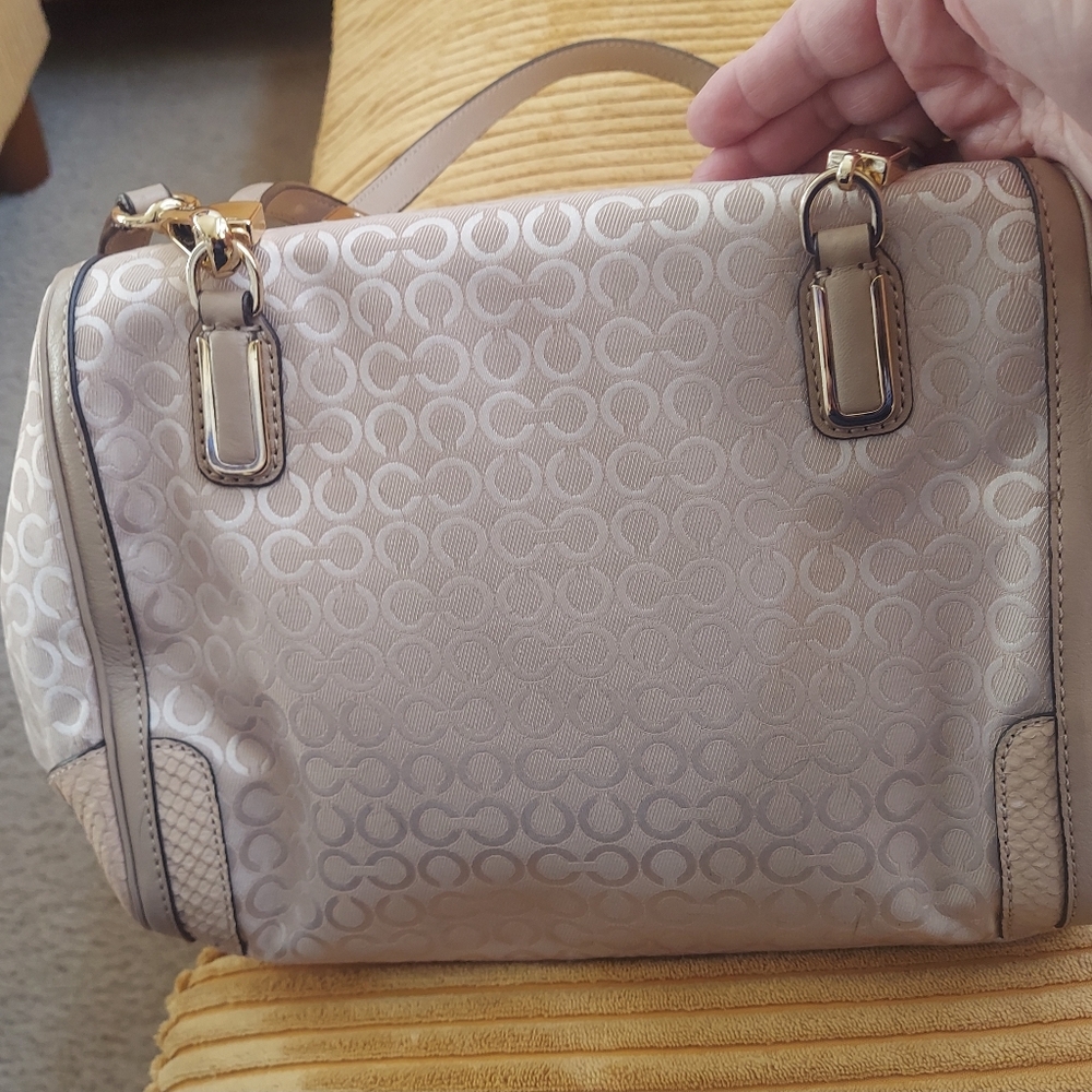 Coach Light Tan With Signature  C. Sachel/ Shoulder Bag NWT. Incl. Dust Bag - Picture 5 of 12